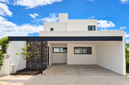 Casa en Venta en Gran San Pedro Cholul con habitación en planta baja y alberca
